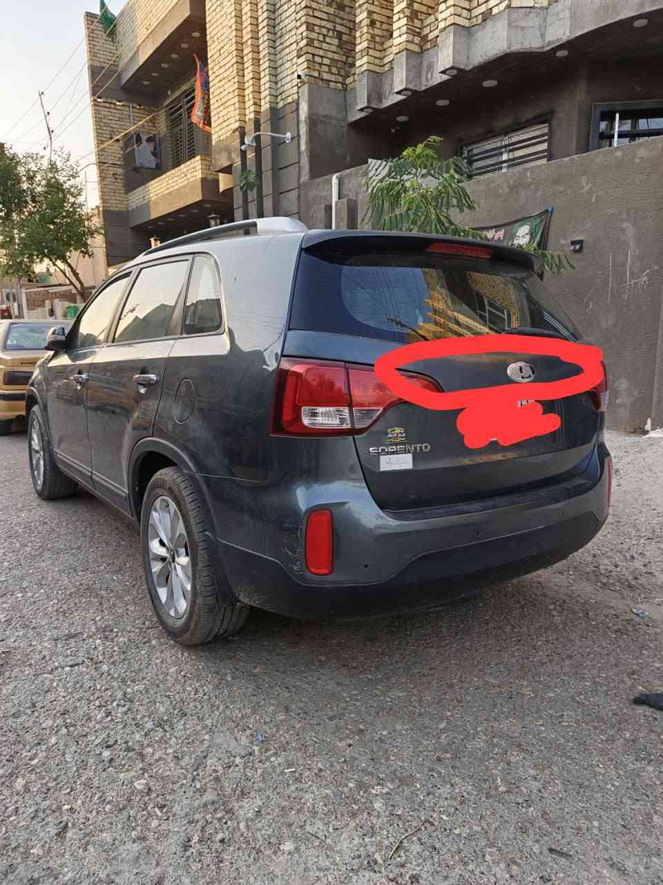 السلام عليكم للبيع سورنتو ١٤خليجي  رقم واسط مكينة اربعه ٢٤٠٠مكفولةوكير مكفول ماشية ١٧٣جاهزه بيها فقط جراد بالجنطة قليل يم العلامة مأشر عليها تخم تاير حداديه مرايات شفط حساسات اماميه خلفيه سبعه راكب تبريد ٣قطع  بردات خلفيه بلادي السعر ١٥٥وبيهامجال قليل استفسار خاص او اتصال ***********
