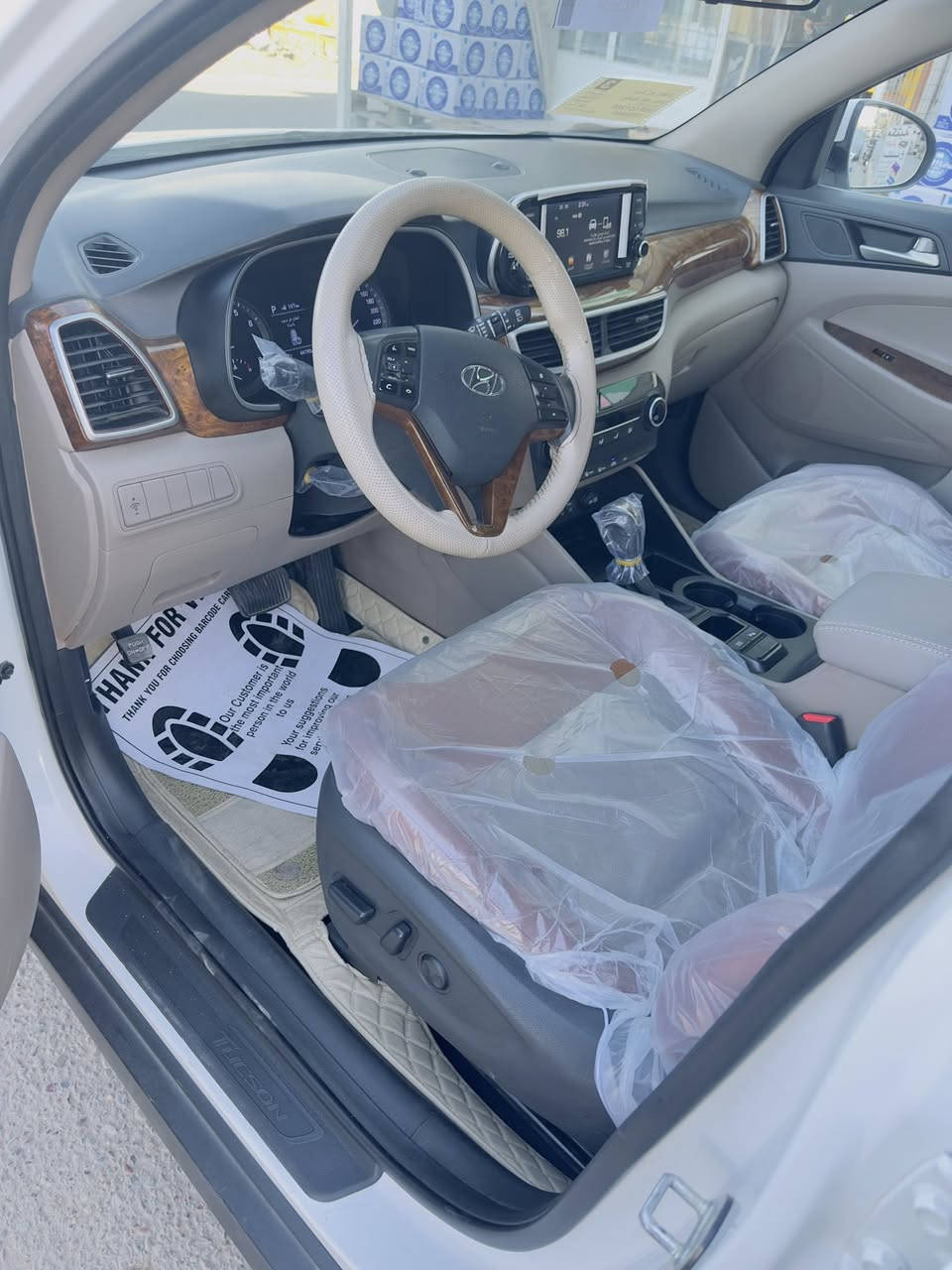 توسان خليجي موديل 20 فول مواصفات 1/1 رقم بغداد بااسمي ماشيه 44 حقيقي مكفول من كل شيء عدى رضعة مسحوب بالجهاز كل شيء على البلاد السعر 221 دولار رقم ***********
