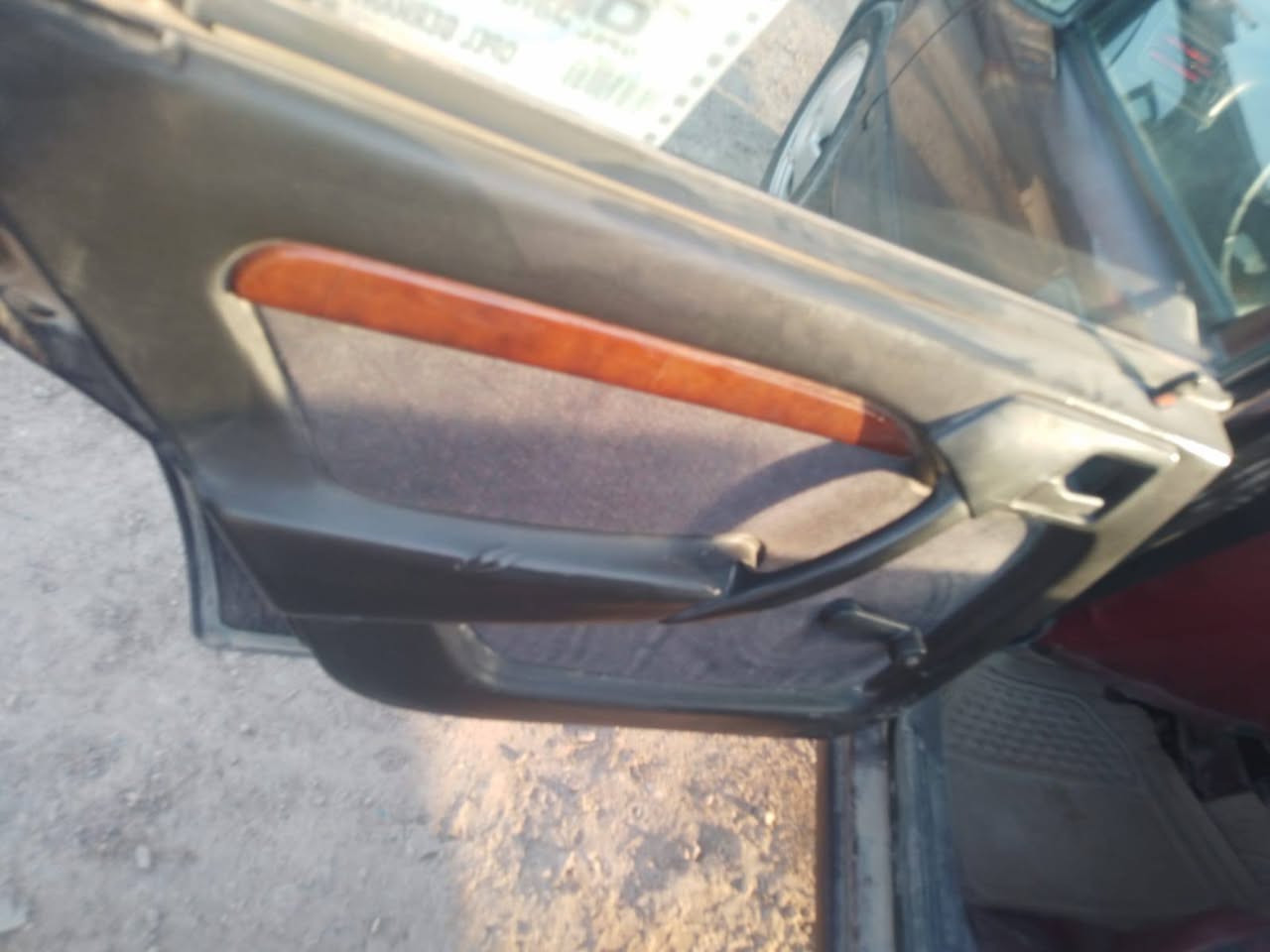 للبيع اوبل فيكترا موديل 1993محرك 2000 كير اوتوماتيك ويل كب 15 تخم تاير خمسه استد  الكهربائيات كله شغاله شرط التحويل رقم بغداد السعر43وبيهة مجال قليل بدون صبغ بدون اخياس ***********
***********
