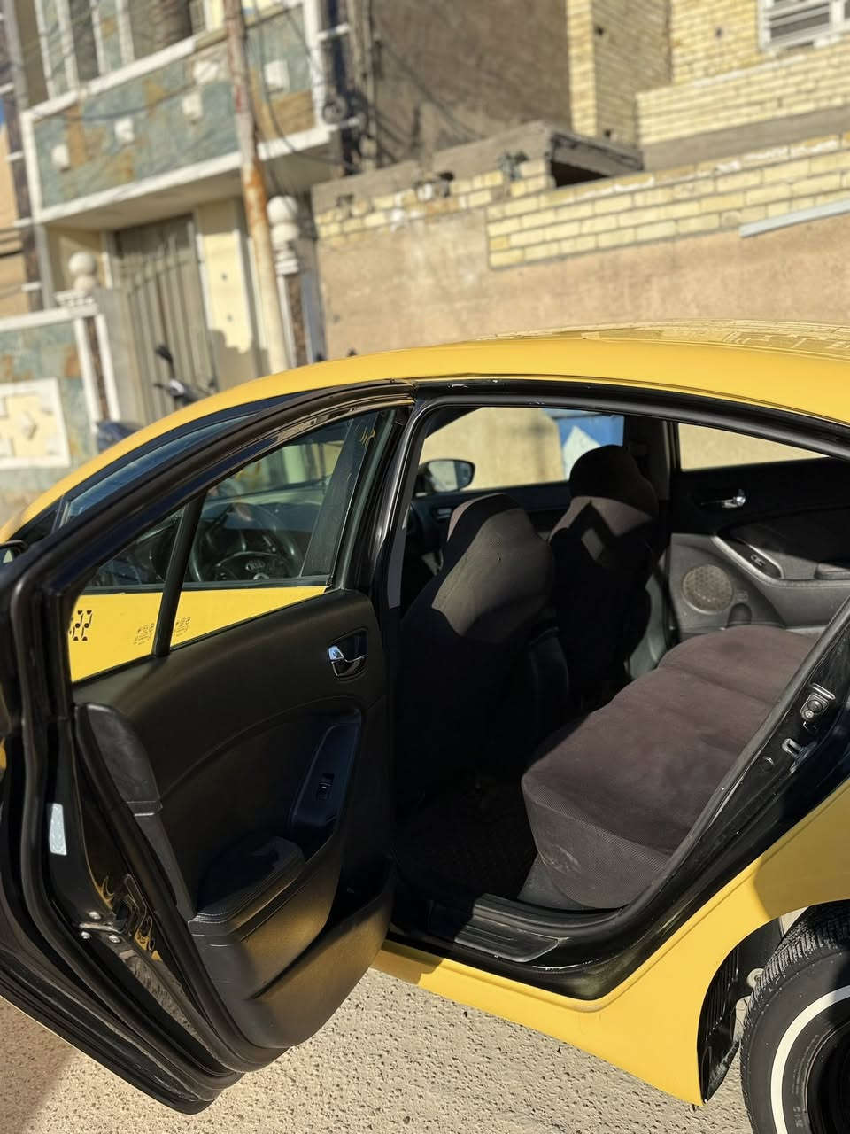 سلام عليكم فورتي موديل ٢٠١٤ مكينه ٢٠٠٠ دوش مكينه بيه جديده سياره نضيفه سياره هيئه غرمات تاخذ صافي مني  رقم بغداد  صور الحادث موجوده بل منشور سعره ١٠٨ وبيه مجال  العنوان البياع تقاطع درويش رقم الهاتف ***********
