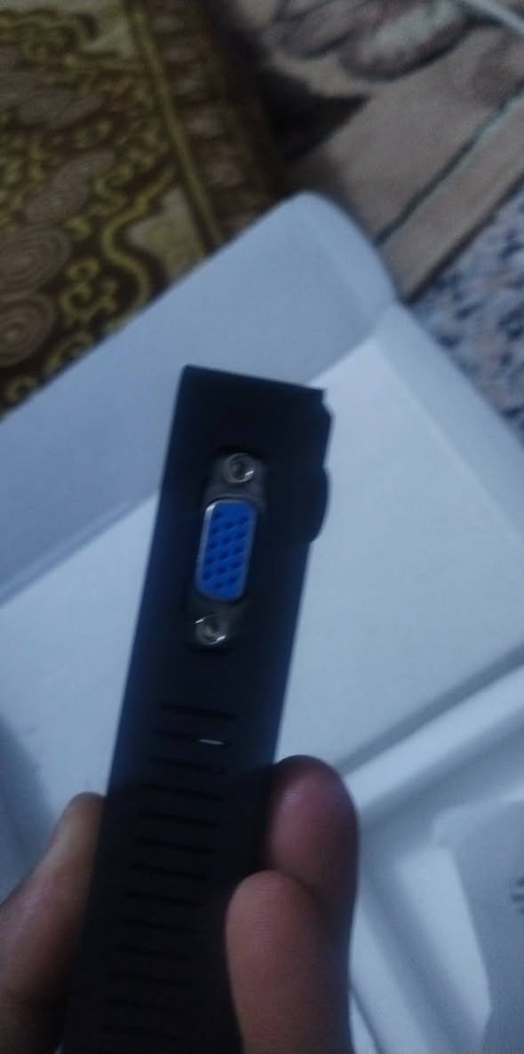 المواصفات التقنية (BMAX B1 Pro):
المعالج: Intel Gemini Lake N4000 (ثنائي النواة، يصل تردده إلى 2.6 جيجاهرتز).
​الذاكرة العشوائية (RAM): سعة 8GB من نوع LPDDR4 (ممتاز للمهام المتعددة البسيطة).
​التخزين الداخلي: سعة 128GB من نوع eMMC (ويمكن تطويره بإضافة SSD خارجي أو M.2 في بعض الإصدارات).
​كرت الشاشة: Intel UHD Graphics 600 (يدعم دقة 4K للفيديو).
​الاتصال: يدعم Wi-Fi ثنائي الموجات (2.4G/5G) و Bluetooth 4.2.
​المنافذ: يحتوي على منافذ USB 3.0، HDMI، VGA (لتشغيل الشاشات القديمة والحديثة)، ومنفذ سماعات وميكرو.
​السعر في العراق (تقريبي):
​سعر هذا الموديل (8GB+128GB) يتراوح حالياً في المحلات والمواقع العراقية بين:
​145,000 إلى 175,000 دينار عراقي


**إذا كنت صاحب هذا الإعلان وتريد حذفه لأي سبب، رجاءا أرسل رسالة إلى الدعم الفني**