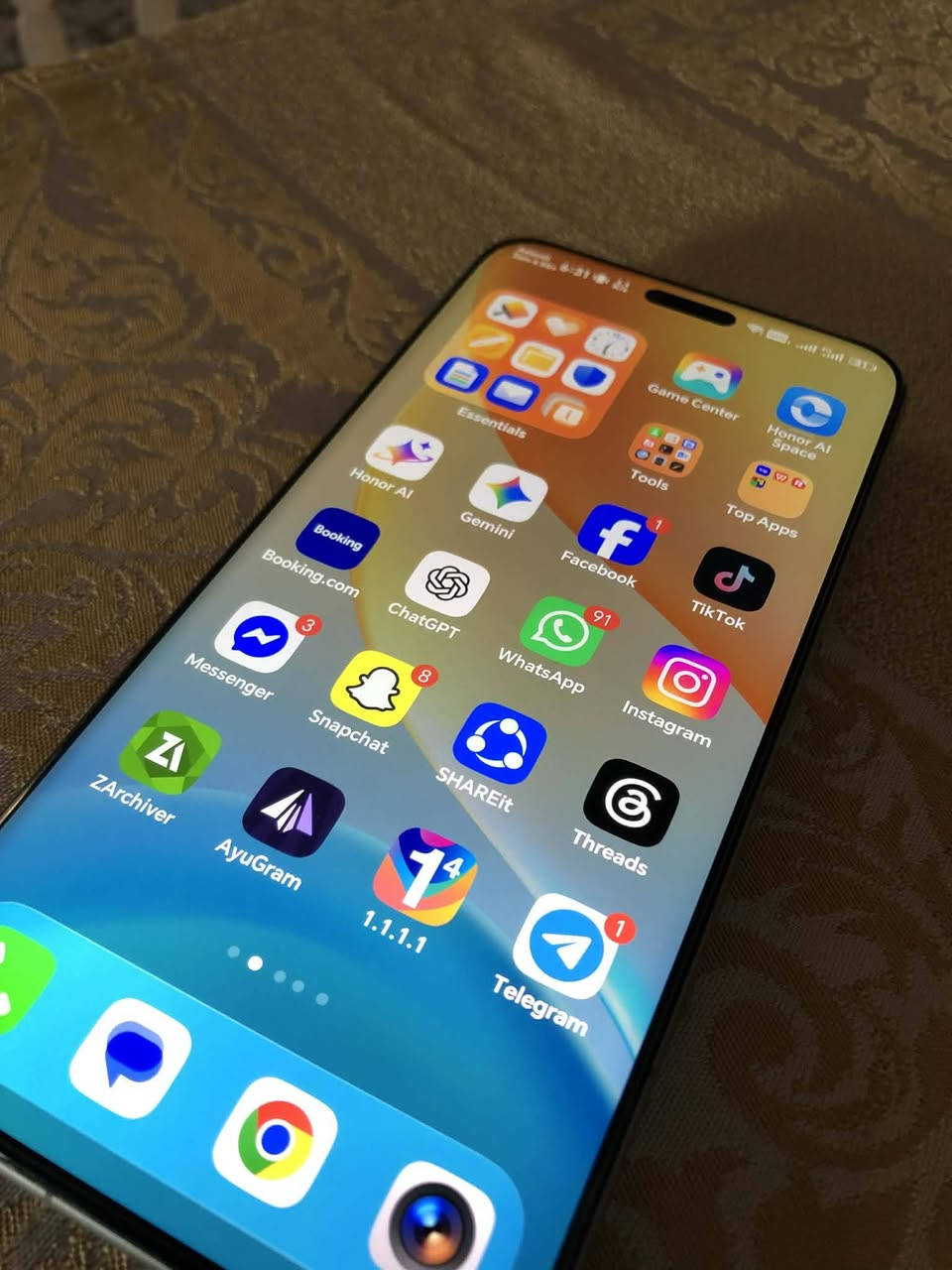 للبيع HONOR Magic7 Pro
"كفالة فحص، الجهاز خالي من الصيانة والفتح والخدوش"

✅ RAM 12GB
✅ Storage 512GB
✅ معالج Snapdragon 8 Elite الرائد
✅ شاشة OLED LTPO 120Hz بحجم 6.8 إنج
✅ كاميرات احترافية بتفاصيل وألوان خرافية
✅ بطارية قوية مع شحن سريع جداً
✅ مقاوم للماء والغبار
✅ بصمة سريعة وسماعات ستيريو ممتازة
✅ يدعم 5G

✨ حالة الجهاز ممتازة جداً ونظيف، استخدام شخصي ومحافظ عليه
كامل ملحقات حتى الابره ممطلعهه من الكارتونه والشاحنه بچيسها
السعر: (925)
للمهتم مراسلة الخاص
مكان سليمانيه اربيل كركوك خارجهن ماعندي توصيل


**إذا كنت صاحب هذا الإعلان وتريد حذفه لأي سبب، رجاءا أرسل رسالة إلى الدعم الفني**