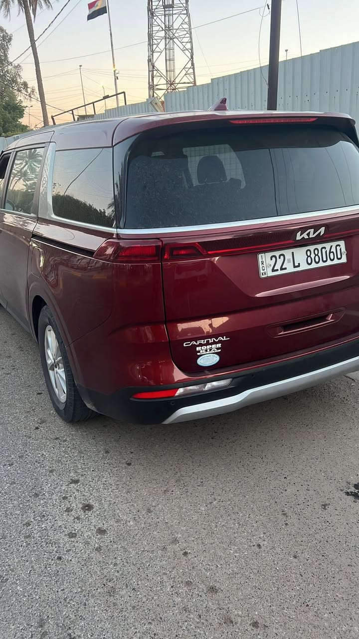 السلام عليكم للبيع كيا كرنفال 2023حادث خفيف جاملغ وباب موضح بل صور نص فول سياره جديده موصفاته معروفه لسعر 240 مكان السياره نجف استفسار اكثر ***********
