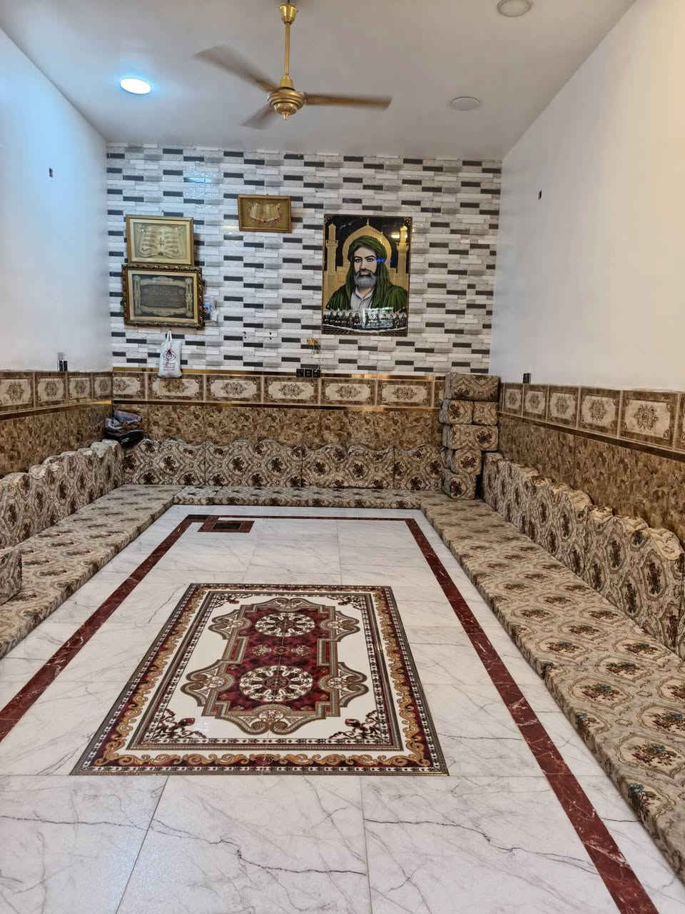 يا الله
بيت للبيع مساحه (150) 
تفاصيل البيت
طابقين
طابق إلا أول يحتوي على
غرفت نوم +صاله
+مطبخ+ستقبال
مجمع صحي داخلي منفصل
مجمع صحي خارجي منفصل
كراج جبير
البيت على شارع عشرين خلف دفاع المدني
إلا ستفسار ***********
