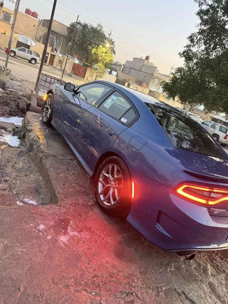 سلام عليكم 
للبيع دوج جارجر GT لون بحري خليجي وكالة هارلم موديل 2021 رقم اربيل بأسمي تحويل ثاني يوم 
المواصفات 
كشن حضن 
شاشة كاربلي
شفتات ستيرن 
حساس خلفي 
فتحة سلايد روف
منظومه زنون مع لد متغير 
علماً ان السياره بيها صبغ ٣ قطع في العراق بدون فتح بنيد وجاملق ايمن وباب خلفي ايمن فقط وبدون ايرباك والباقي  مكفول والسيارة جاهزه من حداده ومنضومه بانزين دورة كامله جاهزه من كلشي وبالتوفيق للي ياخذها 

السعر 230 وبيها مجال قليل 

مكاني البصرة 
    
      ***********
