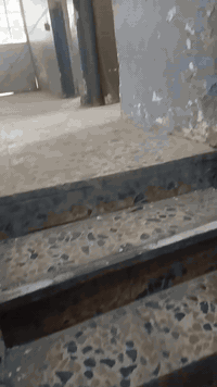 شقه معزوله للايجار غرفتين وصاله وخدمات بالكونه جبيره  07708993277