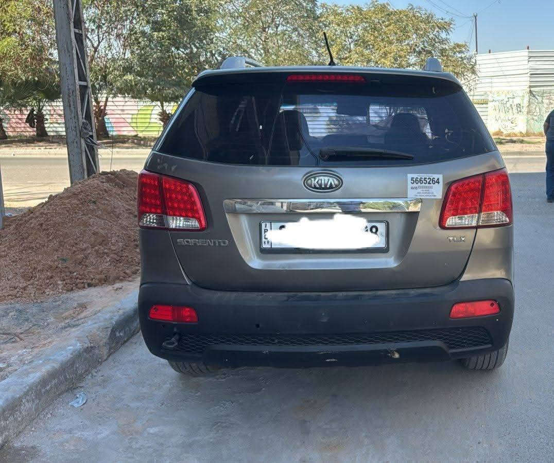 السلام عليكم كيا سورينتو موديل 14 دخول جديد سياره جاهزه من كل النواحي ما ابي اي نقص
محرك حداديه كهربائيات جاهزه 
محرك كاز كاز
بها جصه شنطه ادوات ادوات ادوات 
السعر 55 بها مجال 
عنوان بغداد رقم الهاتف ***********
