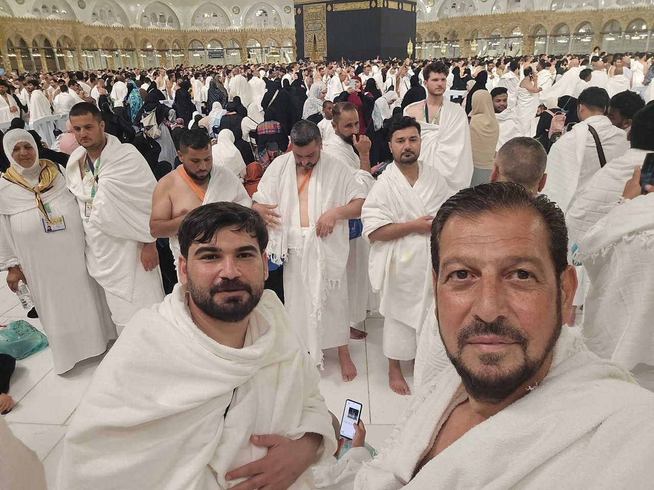 الحمدلله رب العالمين أكملت قافلتي عمرة أواخر شهر رمضان المبارك بكل يسر في أجواء جميلة وأيمانية رغم توقف الطواف لعدة مرات وجميع معتمرينا بخير وصحة وسلامة وأسأل الله أن يتقبل منهم عمرتهم ويرزقهم العوده مرات بعد كرات 

أخوكم خادم ضيوف الرحمن وصديق المعتمرين الحاج صلاح الدين التميمي 
للمعلومات الاتصال على الماسنجر او الوتساب أو الرقم 
    ***********
