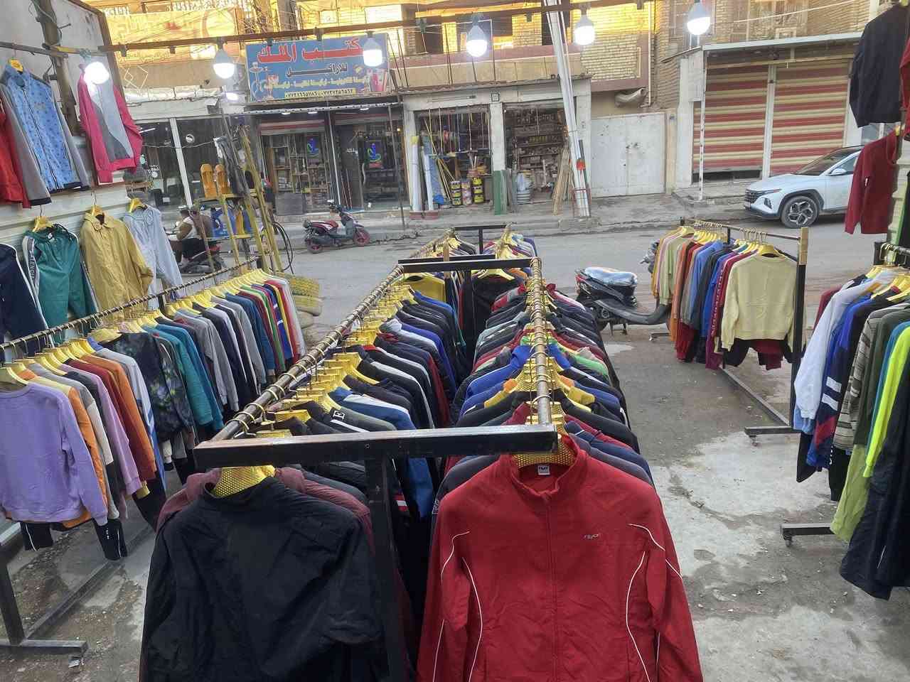 محل ملابس للبيع في شارع الشماعية حي الرحمة مقابيل كوفي شوب نمبر وان قرب مطعم ملك البيتزا 

المحل جاهز من كلشي 
وشارع تجاري 

المحل عليه رجل وخير من الله 

وتفاصيل اكثر اتصل ***********
