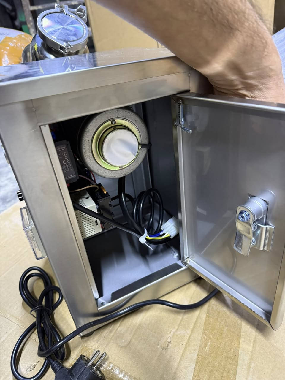 السلام عليكم عندي هاي القطعة ماعرف شنو مكينة جديد غير مستخدم الي تفيدة ينطي سعر


**إذا كنت صاحب هذا الإعلان وتريد حذفه لأي سبب، رجاءا أرسل رسالة إلى الدعم الفني**