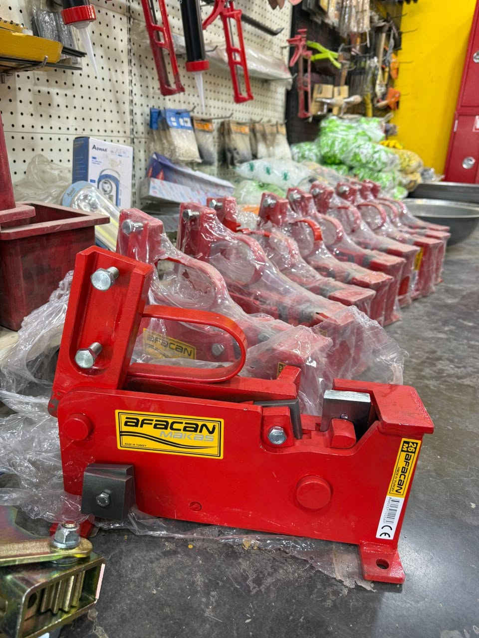 متوفر لدى انشائية القمة
سبيسر صب جميع القياسات 

يدة عصفور ثقيل اصفر 

عصفور ثقيل اصفر 

مقص شيش أفكان 

كل مايحتاجه نجار من العدد والمواد الانشائية 

الاستفسار والأسعار يرجى مراسلة صفحة او رقم الواتساب 

***********
