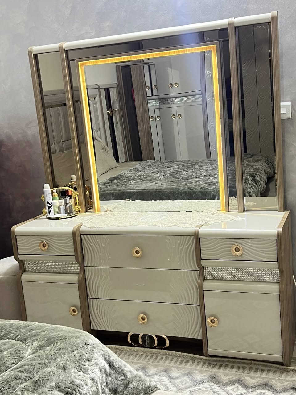 غرفه جديده بعدها مستعمله فقط 5 شهور اريد ابيعها لان مساحه غرفتي صغيره الغرفه اخذتها ب3 ملاين اريدها بمليونين مكاني لدوره


**إذا كنت صاحب هذا الإعلان وتريد حذفه لأي سبب، رجاءا أرسل رسالة إلى الدعم الفني**