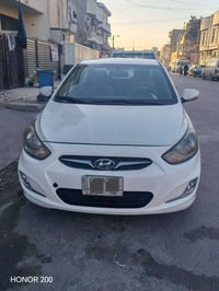 هيونداي اكسنت موديل 15 خليجي ماشية ١٦٧ الف كيلو فول مواصفات سلايد و خم...