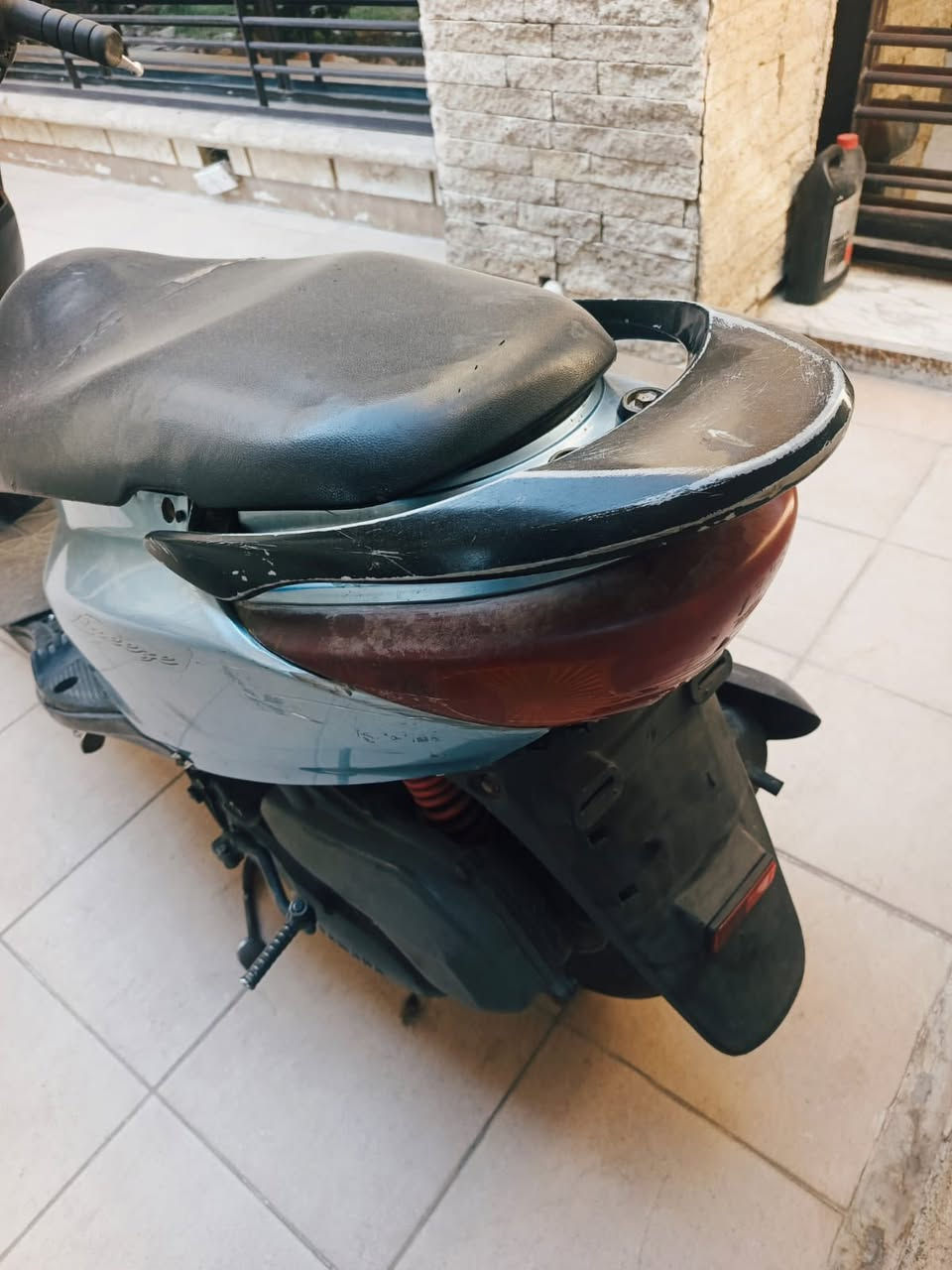 السلام عليكم
للبيع دراجه نضيفه 
محرك مكفول 
كفرات ختم واحد
 المكان بغداد الجديدة
السعر 550 و بيها مجال 
 

رقم الهاتف ***********
