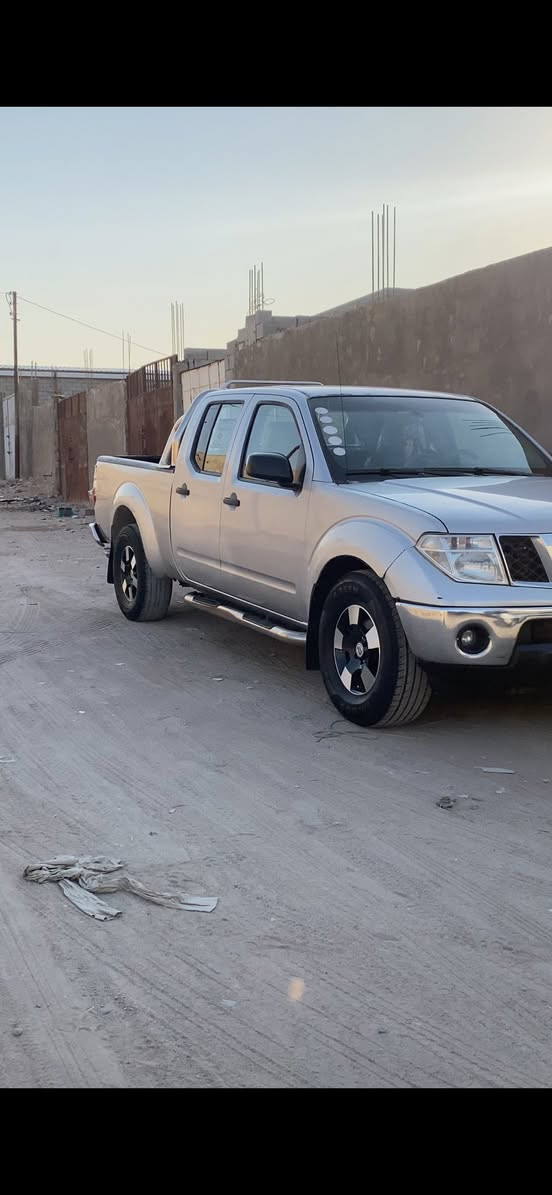 نيسان فورنتير 2011 مكينه جديده كير اكسل  خير من الله قماره كامله بدي طويل وراد امريكي  غرفه جديده تبريد وي سويج  كهربائيات كلها شغاله فوريل كلشي بيها شغال سعر 95 ورقه رقمي ***********
