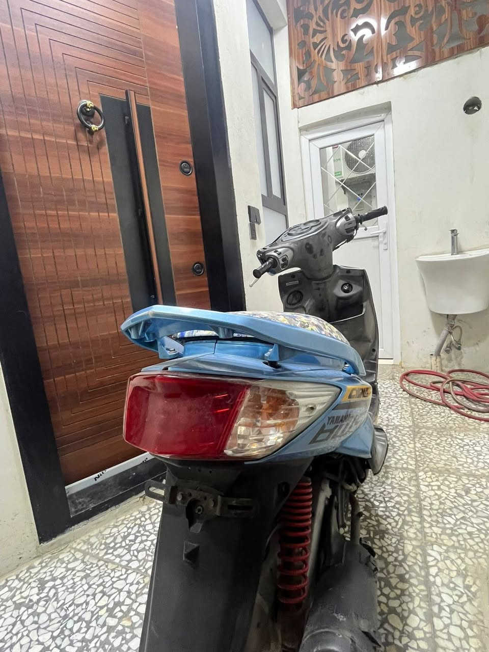 سلام عليكم
سكنس فحل كابريتر للبيع
دراجه مكفوله كفاله عامه جيب فيتر وتعال 
اي نقص ما بيها لا نضوح لا تبخير دراجه حلوه كهربائيات كامله 
نقص فقط بريك خلفي سيم 
ما مفتوحه 
دراجه موشمه 
كله شغال 
كلج رياضي خلفي 
دراجه حلوه كامله مكمله 
مكاني بغداد شعله 
 واتساب ***********
سعرها 575 
ترهم مراوس حسب القناعه 
وبيها مجال للشراي.
