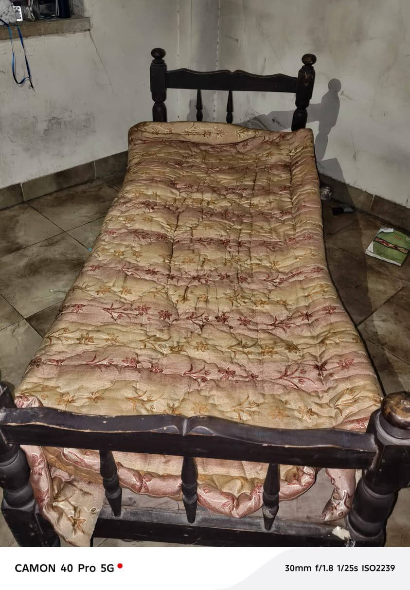 السلام عليكم تخت ابو النفر
للبيع / السعر 40 بي مجال بسيط للشراي 
العنوان الموصل حي الحدباء التواصل خاص 
او الاتصال عبر الرقم ***********
