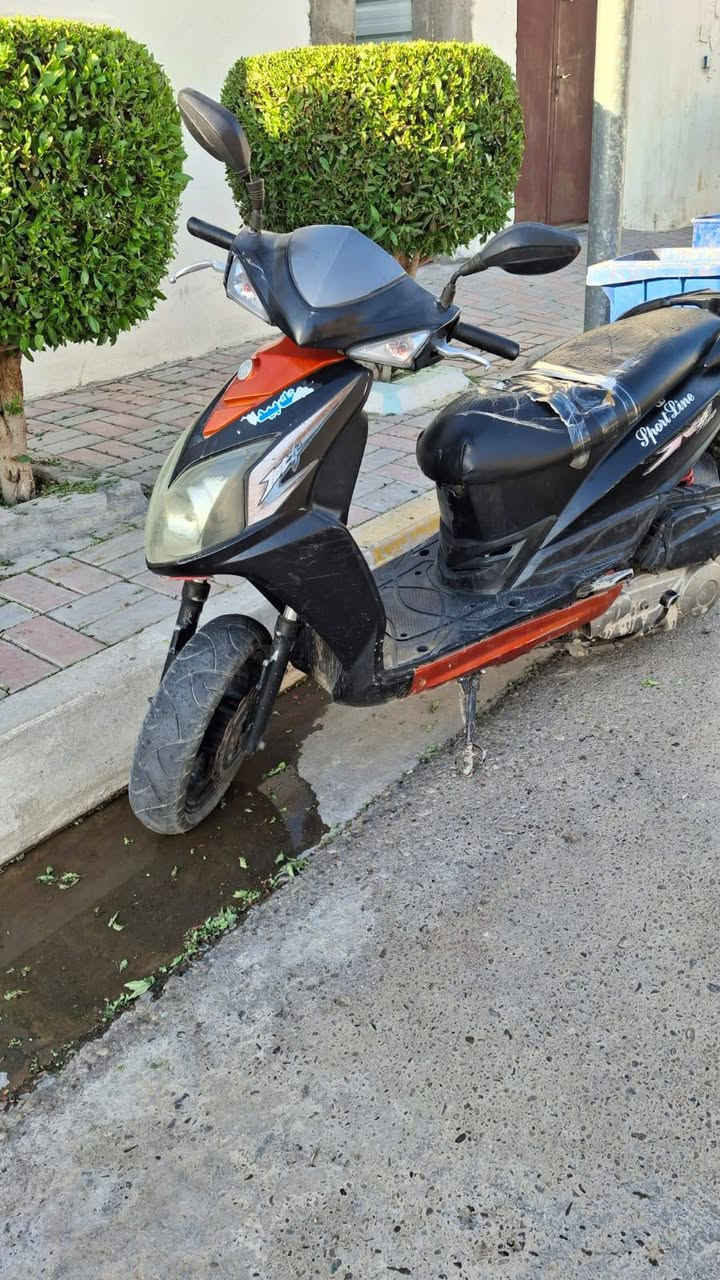 دراجه سايم رص للبيع السعر 300 قفل  العنوان الرمادي شارع عشرين تجي تفحص وتاخذها الرقم للتواصل ***********
