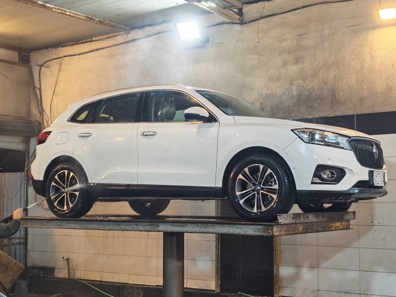 السلام عليكم Borgward Bx7 2017 ألمانية انتاج الصين سيارةSUV فورويل فول مواصفات رادارات خمسة كاميرات حساسات امامي خلفي السيارة على وضع الشركة مجرد حالوب 140 ورقة بيها مجال بسيط السيارة بغداد ***********
