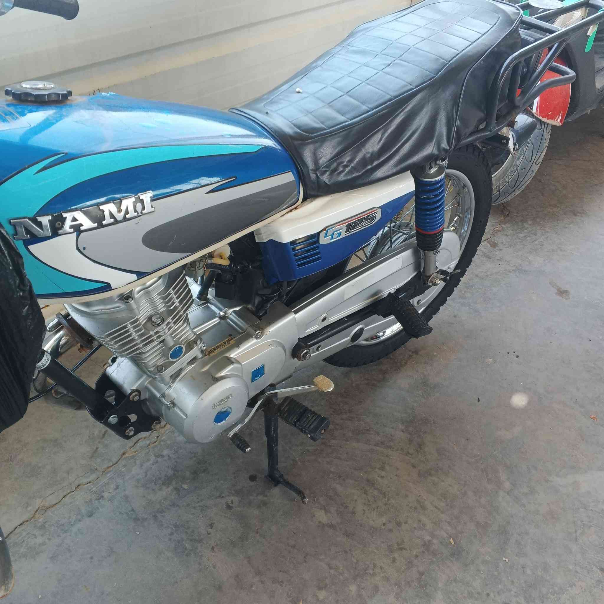 سلام عليكم الدراجة أوراق أصولي طبعاً شاصي نامة اصلي 2021 ومكينة نامة شلامجة 2023 الدراجة خير من الله السعر خاص أو المراسلة على الواتساب ***********
