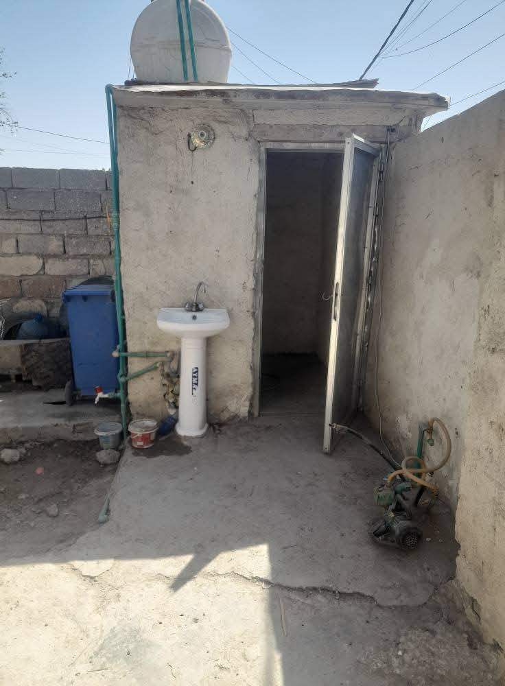 بيت 250 متر 
دوانم الشرطة الخامسة 
السعر 150 
بدون كاشي
التفاصيل غرفة نوم وصالة ومطبخ وحولي وحمام خارجي 
***********
***********
