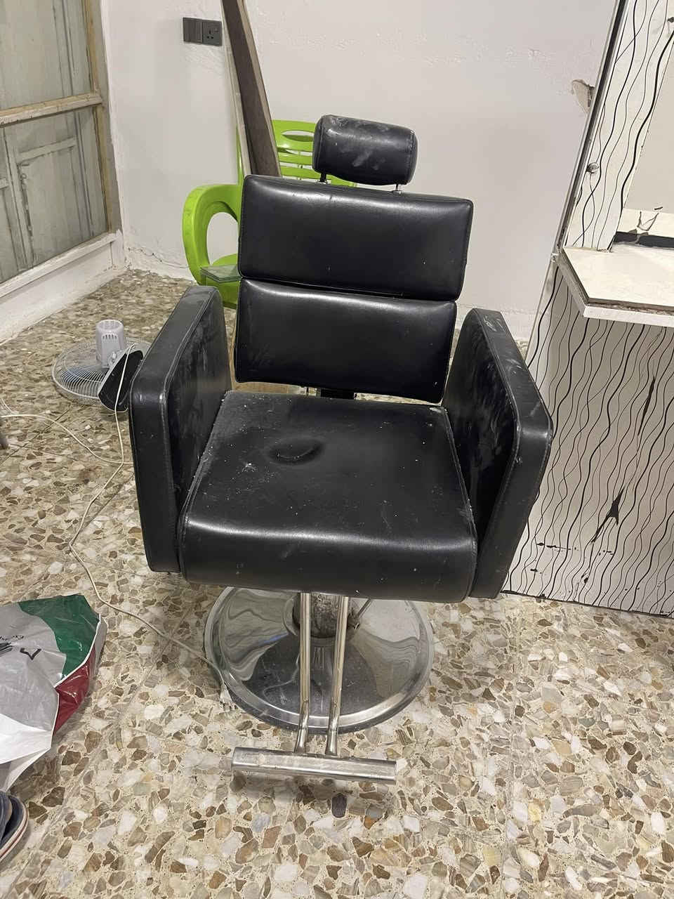 سلام عليكم
كراسي عدد 2.  
ميوزً عدد 2 قيم واخذ  
وادخلي خاص


**إذا كنت صاحب هذا الإعلان وتريد حذفه لأي سبب، رجاءا أرسل رسالة إلى الدعم الفني**