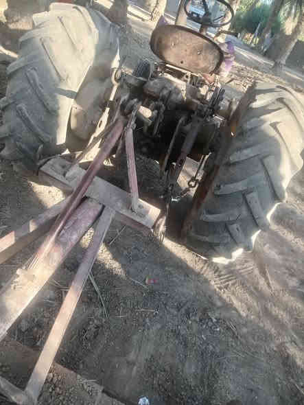 عنتر للبيع جاهزه محرك كير اكسل هيدروليك نكره سلف جاهزه الشغل مكان بابل قضاء المسيب  3.5 وبيه مجال للطي،***********
