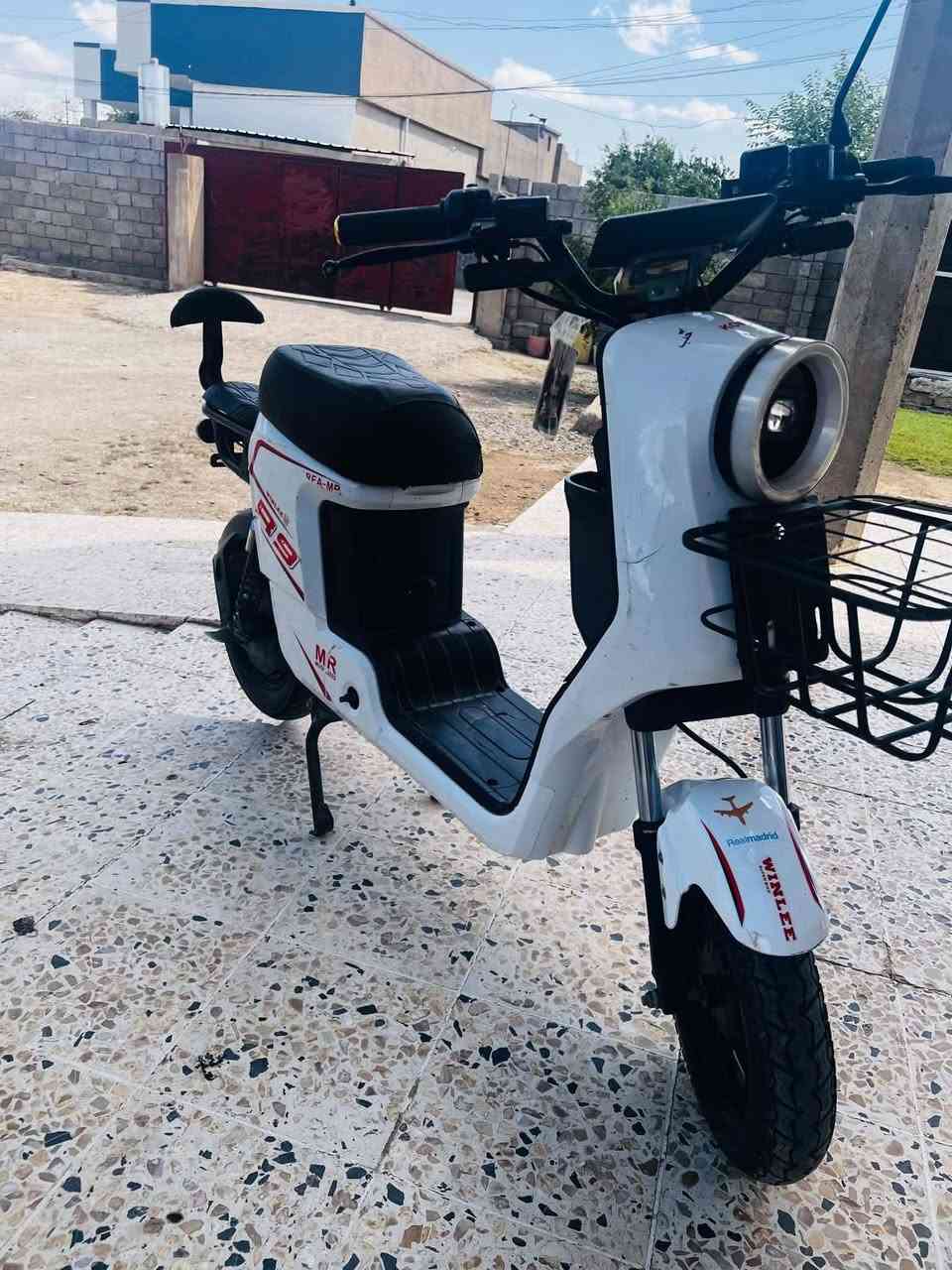 للبيع او مراوس شعندك نزل بل تعاليق/2025/ 
وبيع السعر 350
النوع R9


**إذا كنت صاحب هذا الإعلان وتريد حذفه لأي سبب، رجاءا أرسل رسالة إلى الدعم الفني**