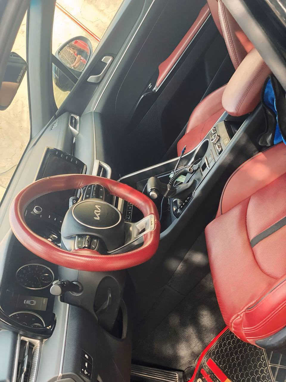كي فايف موديل 2024 

Kia K5 gt -line 

ماشيه 20

مواصفات السياره : 

1- بصمه أبواب و تشغيل عن بعد 

2- كشن ألسائق كهرباء 

3- شاشه كبيره 

4- لد نهاري 

5- ويل كب 18 

6- شاشه عرض أعطال بالدشبول 

7- كروز سرعه ذكي ( مثبت سرعه) 

8- كشنات تدفئة 

9- سايد بريك كهربائي 

10- GPS 

11- صندوق كهرباء 

12- قيادة ذاتيه 

13- شاحن واير ليس 

14- تحديد مسار 

15- مخارج شحن امامي و خلفي 2 

16- فور ويل ( دفع رباعي) 

17- جام اوتو السائق 

18- مانع أنزلاق 

19- كامره دواره 

20- حجم ألمحرك 1600 توربو 
مكاني بغداد/ والرقم سياره بغداد
الهاتف ***********
السعر 185 وبيه مجال قليل
