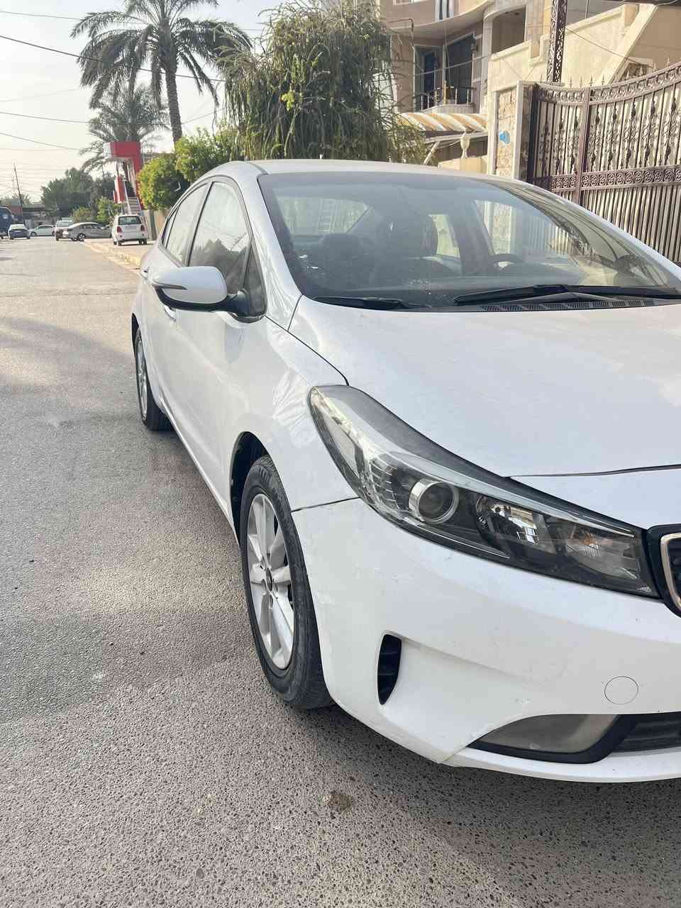 السلام عليكم
كيا سيراتو خليجي 2017 
السياره مكفوله من الصبغ بأسمي
مواصفات سياره نص
شاشه كامره
تحكم ستيرن 
مود درايف ايكو + سبورت
حساسات خلفيه
مري كهرباء + شفط
گير محرك تبريد على وضع الشركه
مكان السياره بغداد
***********
***********
السعر 128 وبي مجال
