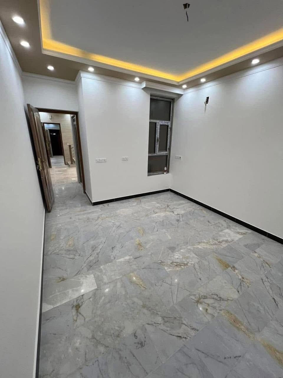 السلام عليكم
مشتملات تونات للبيع

📍 الموقع: البنوك – التربيه فرع مثلجات الصفصاف

▪️ واجهه ٤ م
▪️ نزال ١٦ م

✨ التفاصيل:
كراج – استقبال – مطبخ – منور – خدمات – غرفة نوم
الطابق الأول: غرفتين نوم مع خدمات

✔️ ارضيات مرمر
✔️ واجهة مرمر

للاستفسار اكثر مراجعة مكتب الهدف للعقار 
البنوك شارع الكنيسه باتجاه الجسر مجاور مكوى ريحانه
📞 ***********
