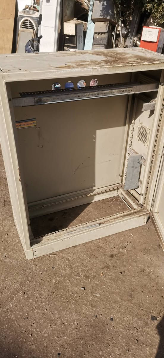 بورد للبيع
فارغ
واذا تريد القواطع والكونكترات هم موجوده
مكان كربلاء
*********** واتس اب
