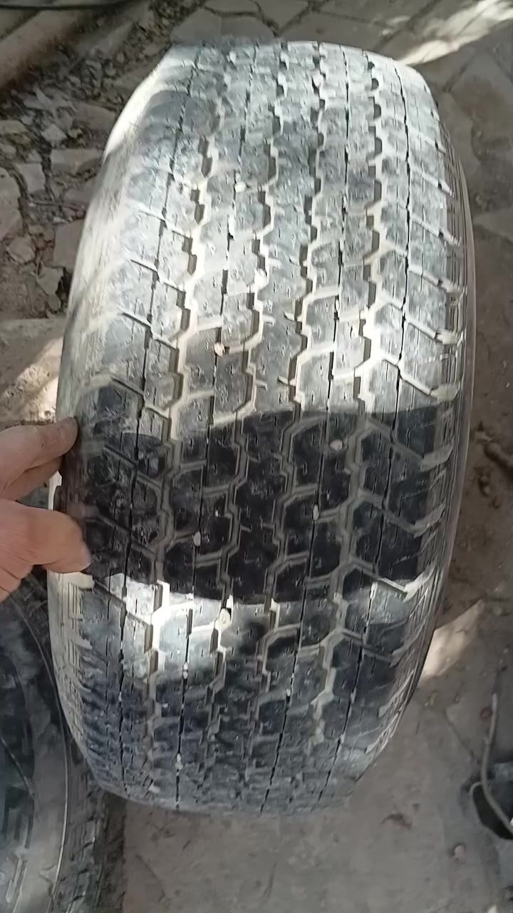 للبيع
تخم ويل وتاير حجم 15
 الويل حجم واحد عرضه 30 سم عمل  والتاير 15..70..255 بدون بنجر 
للتواصل خاص او الرقم *********** مكانهم بغداد السعر ٤٠٠ الف
