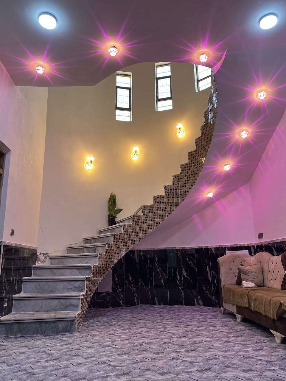 بيت للبيع زراعي بيه وصل تطويب مساحته 200 متر بناء ٢٠٢٦ كمل بناء حديث طابوك صب كونكريت يتكون من ديوانيه 
وصاله فوك وصاله جوه 
وأربع حمامات ٣ جوه واحد فوك 
وغرفتين نظام سويت 
ومطابخ حار ومطبخ بارد صالة طعام 
شغل درجه أوله  تطبيكه كله مرمر ولوح  
عنوانه ناصريه منطقة السبل الأولى قرب مكتب الفرطوسي ماي وكهرباء ومجاري حكوميه باب البيت الاستفسار اتصل على رقم او مراسله واتساب ***********
