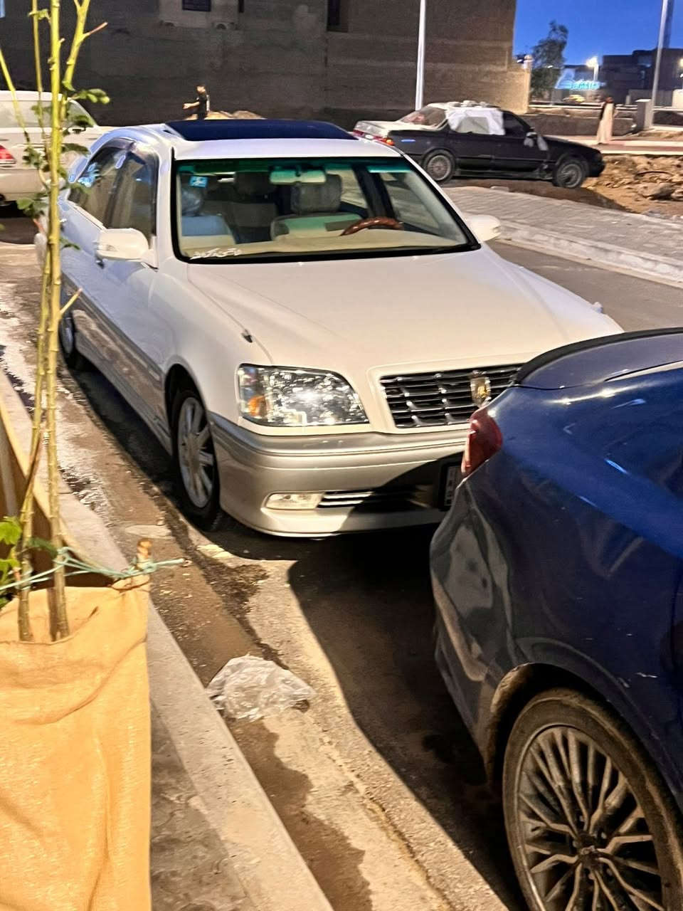 السلام عليكم
للبيع ملكة (جنون)

 موديل 2001

تسجيل جديدد قرار ٤٨ شرط التحويل نفس اليوم 

رقم بصره  بسمي هزا جديد رقم جديد 

فول ١/١

فتحه سلايت غرفه جلد جديده  كشنات ٤ كهرباء برده خلفيه شاشه اصل سيدي ٦ اقراص تحوير فوك جوا 

 نجف تخم تاير جديد   حداديه بجيس من طول  لطول  دبل شاشه ليزري وعادي  تحكمات ستيرآ تبريد خلفي امامي  +ثلاجه ماشيه 65داخلي بيجي جلد   يرباك كشن وتكم ودشبول سياره جاهزه من طول لطول 

شرط ماتذب عليها دينار محرك ديفور الجبير شاصي 75ويكب نجمه 

اسياره مرتبه وجديده

سياره كفاله  عامه

  رقمي ***********
