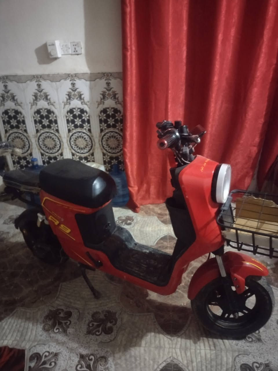 دراجه R9كلشي مابي وتخبل وشحنته ويا ورايد 400ومستعجل عله بعيعته لستفسار ***********وتساب

