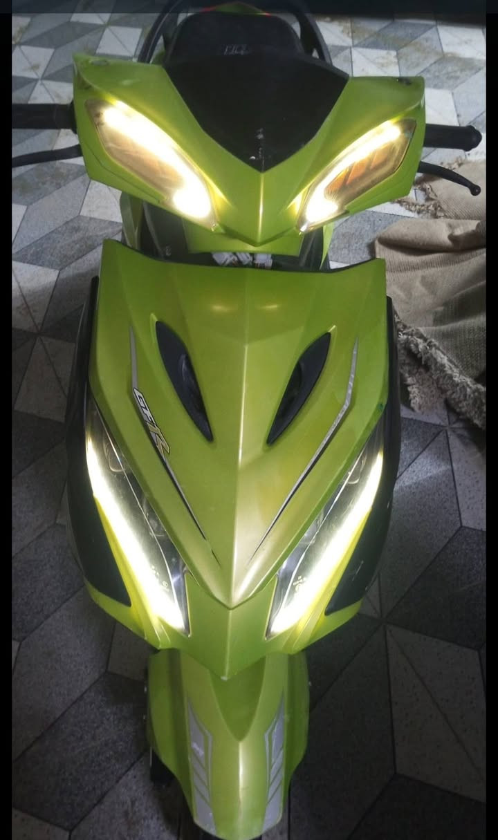 سلام عليكم دراجه للبيع موديل 23 
دراجه بيها دخانه يعني يرادلها تجفيت بس دراجه نضيفه 
سعرها 150 وبيها مجال مكاني حله حمزه الغربي 
رقم *********** متواجد واتساب دراجه اشغلها كدامك محركها نضيف مابي نضوح وناعمه مابيها صوت شراي راسلني وتدلل
