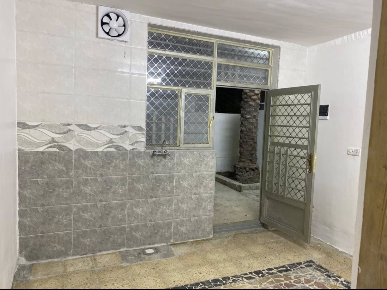 السلام عليكم
مشتمل للأيجار بالظباط الثانيه قريب ع مسجد الايمان 
يتكون من 
طرمه و مطبخ
وغرفه و صاله 
وحمام مشترك باقي التفاصيل بالفديو
***********
