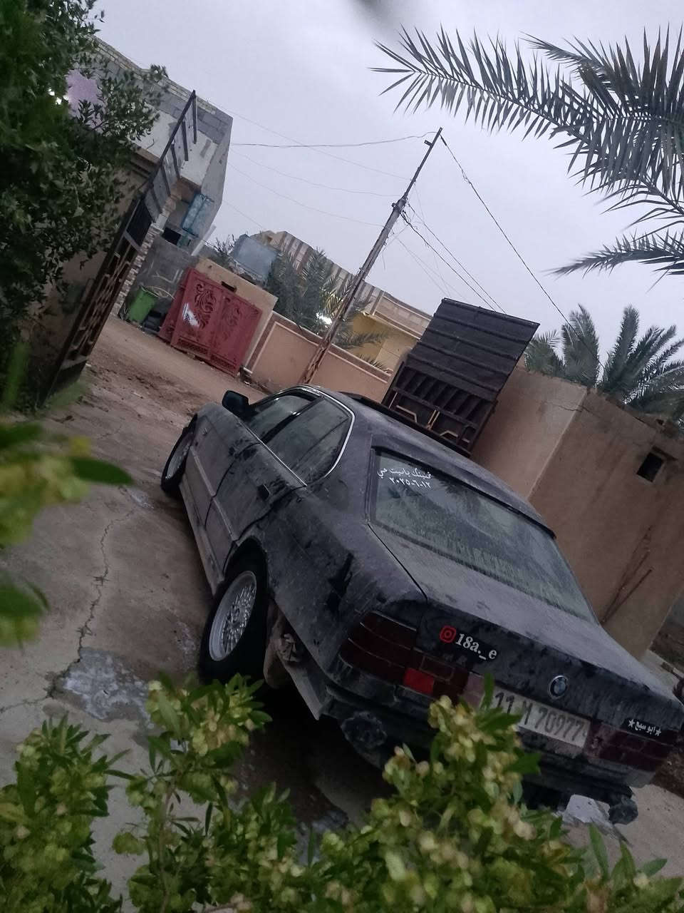 سلام عليكم  بي ام موديل 91حجم535فول اوتوماتيك  نشاط فول سيارة وحش بيه شلعه ضيم  فتحه سلايت 3طكات ويل خليه تخم تاير   رقم بغداد دولي  سنويه لل30 سعر40وبيه مجال مراوس هم يرهم  مكاني فلوجه ناحيت صقلاويه رقم الهاتف ***********وبيه واتساب  ...  نقصه دعاميه خلفيه
