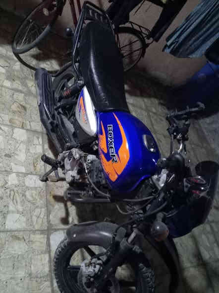 السلام عليكم أخوان يوجد دراجه بوكسر بحاله جيده للبيع مكفول من السرقه بدون أوراق مفقوده السعر ٧٠٠ وبيه مجال قليل. الاتصال على الرقم ***********
