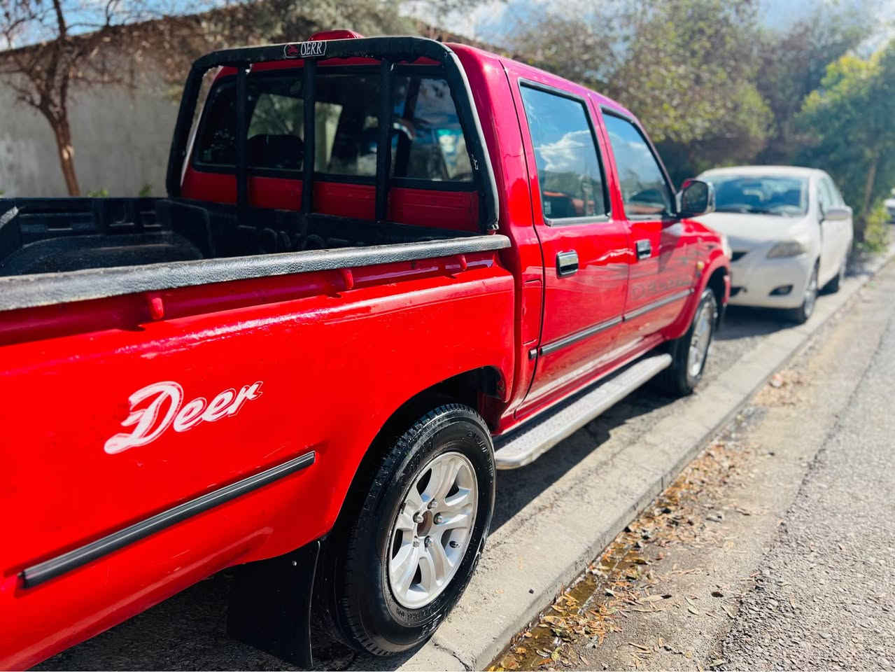 پیکاب دێر مودیل 2009
گێر عادی جام کارەبا ویلکەپ 
4تایەی نوێیە تەقەورەقەی نیە
یەک دینار مەسروفی نیە
بەس دەرگای بودی گوراوە 
سەنەوی سال ونیوێکە بەسەرجوە
ژینگەی درایە فحسو هەزەی نوێیە
گێرومکینەی بەشەرتە بێ عیبن
تحویل غرامەی بەشەرتە
سعر63$ ژم ***********
شوێن هەولێر دەوروبەر أربيل, العراق
