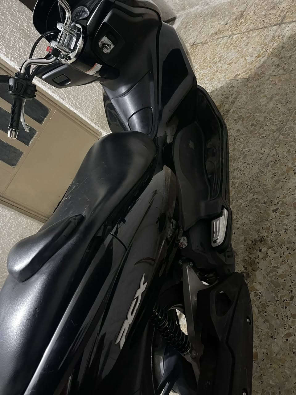 بسي اكس الجيل الاول يباني حرف A مكينه ١٢٥ مكفوله كفاله عامه العنوان بغداد البنوك***********
