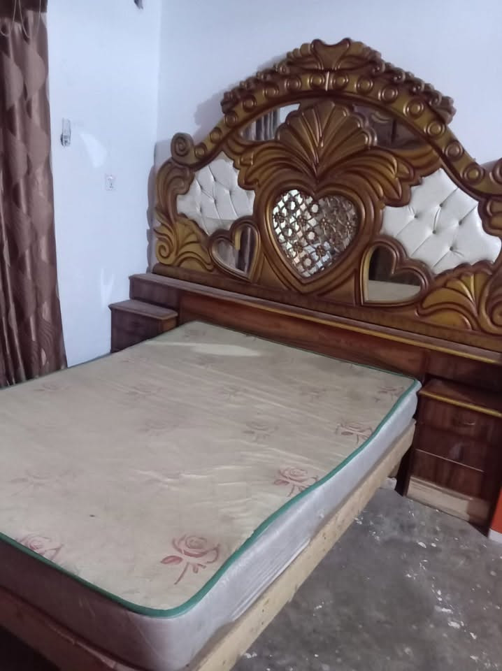 غرفه نوم للبيع سعرهه ٤٠٠وبيها مجال
الرقم ***********
