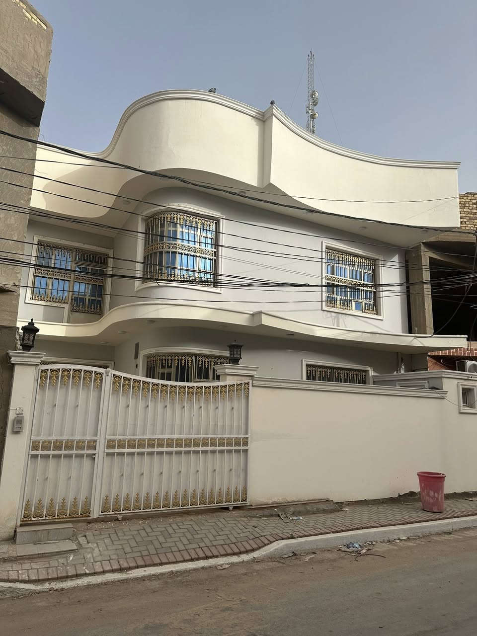 معروض في مكـتب الإبداع للعقار 
؛؛؛؛؛؛؛؛؛؛؛؛؛؛؛؛؛؛؛؛؛؛؛؛؛؛؛؛؛؛؛؛؛؛؛؛؛؛؛؛؛؛؛؛

دار سكن للبيع (( طابقين )) 

مساحه ::: واقع حال 140 متر /// سند 100 متر 

دار مجاور ركن 

الواجهه :: 10 متر 

ديوانيه حي الجامعه 

قرب شارع عشرين التجاري 
………………….

الطابق الأول/ غرف نوم عـدد 1 / صاله / استقبال 

مطبخ / صحيات عـدد 2 / كراج سياره 

ارضيه مرمر 

كونكريت مسلح 
……….

الطابق الثاني/ غرف نوم عـدد 2 / صالة / صحيات 

للاستفسار 
:::::::::::

مراجعة مكتب الابداع للعقار 
؛؛؛؛؛؛؛؛؛؛؛؛؛؛؛؛؛؛؛؛؛؛:::::::::::::::

الكائن ديوانيه الجزائر// شارع الخدمي 

مقابل مركز ابن البيطار التخصصي 

*********** 

07888241 222

