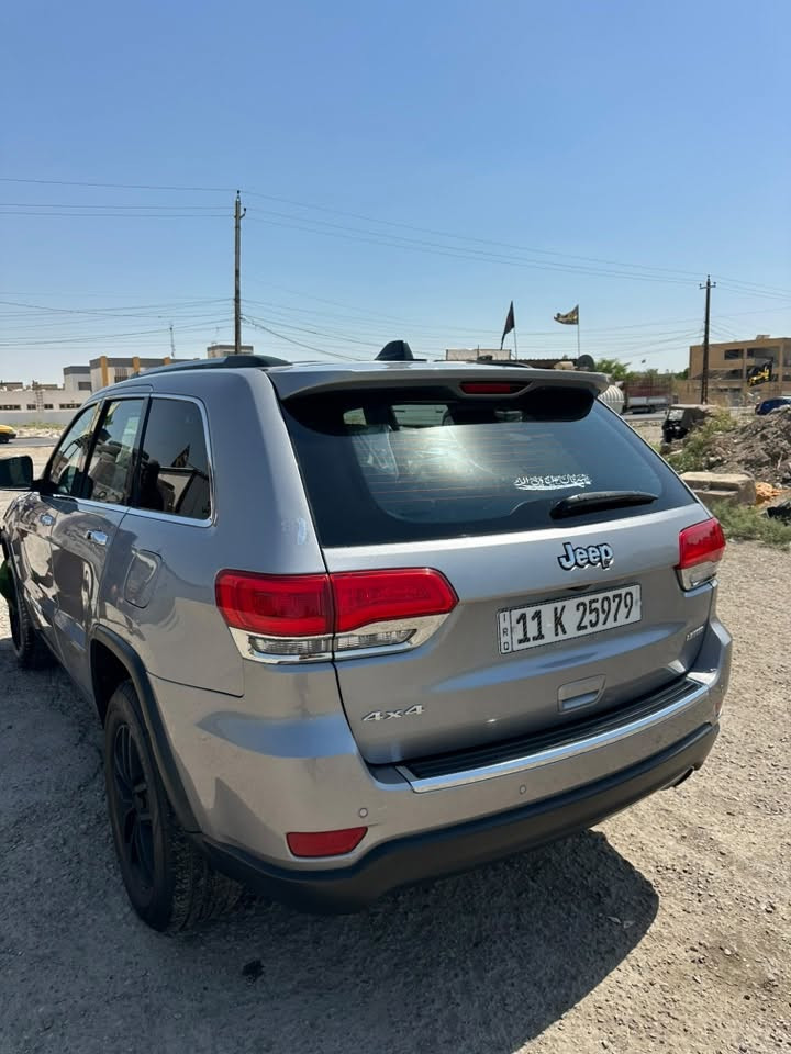 جيب كراند شيروكي 2019 وارد امريكي
نظافة درجة أولى
حادث سطحي بدون ايرباك بدون دواخل 
 
الموديل /2019
العداد / 64000ميل 

نظام الدفع الرباعي 4X4
حساس خلفي & أوتو بريك
رادار جانبي / يمين & يسار بصمة تشغيل عن بعد شاشة كبيرة
كشنات تدفئة & كهربائي
كشنات جلد 
ستيرن تحكمات فول & تدفئة ستيرن
Eco, Normal & Sport / ظام البانزين
AUX & USB / مداخل
المحرك / 3600
صندوق شفط و كهربائي

لايتات زينون
بدون فتحة و بانوراما
رقم بغداد بأسمي 
مكان السيارة / بغداد الزعفرانية 
للتواصل واتساب موجود
***********
