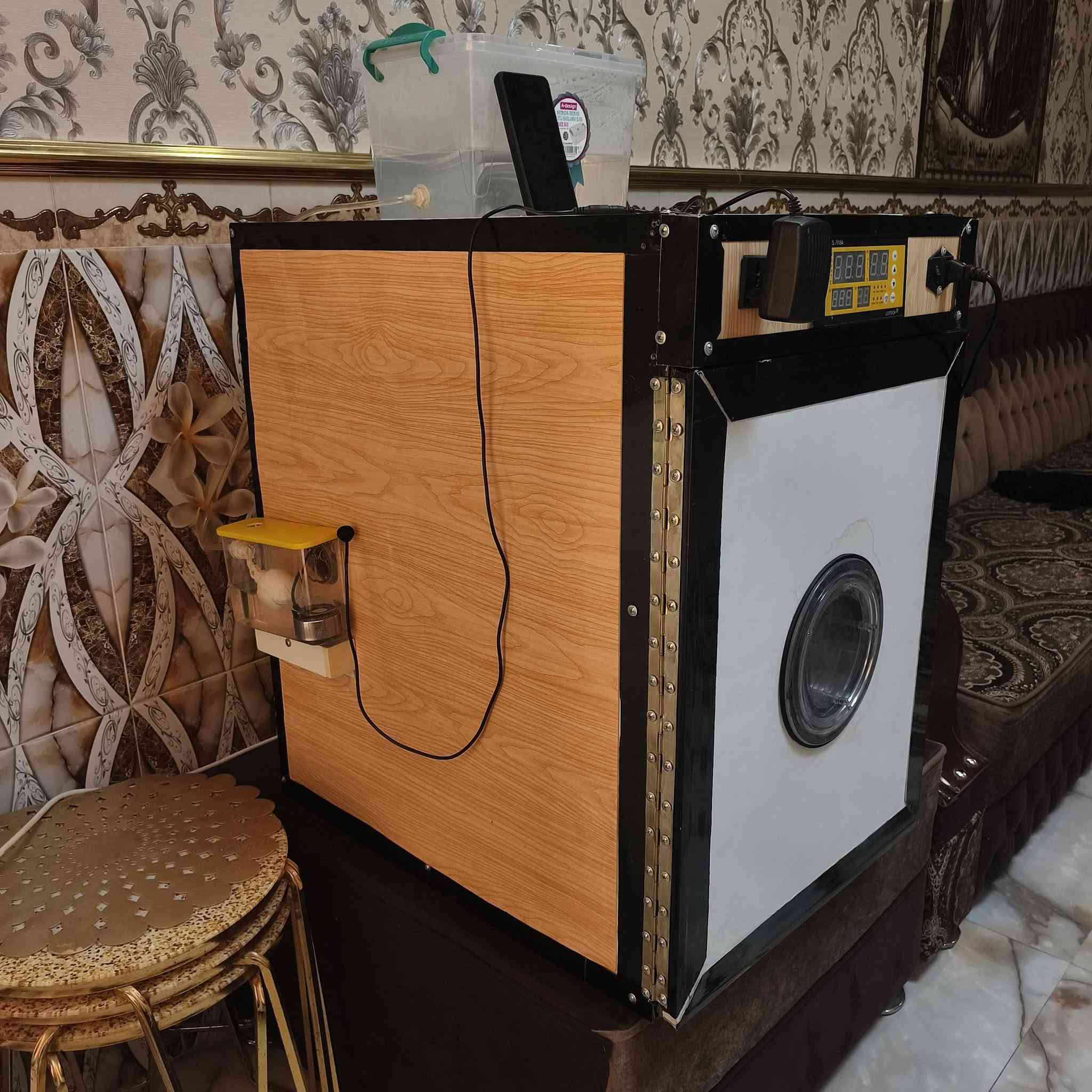 فقاسه  375 بيضه نضام جيموكه فول اتوماتيك
مستخدمه كم وجبه فقط نضيفه حيل 

وتفقيسه خير من الله وحاليا مخليها حضانه  

مكاني الدجيل  وموجود توصيل لكل المحافظات عل مشتري 
سعر 350 الف وبيها شي بسيط وماكو هيج رخص 
***********
