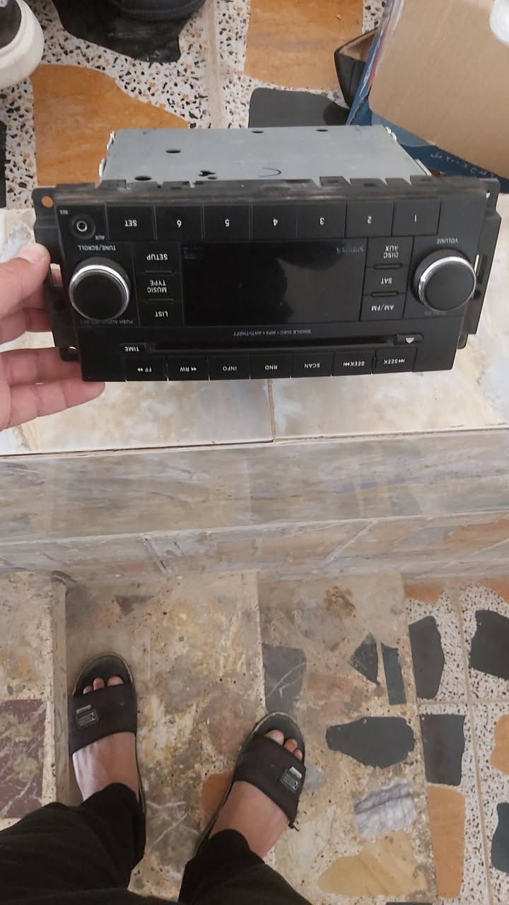 سلام عليكم غراض جيب ليبرتي ١٢ كلها اصليه حلل بالي يحب الله واخذ واذا تريدها كلها هم يرهم بستثناء الشريط مو شغال بس تكدر صلحه ومالتها البلادي *********** بي واتساب
