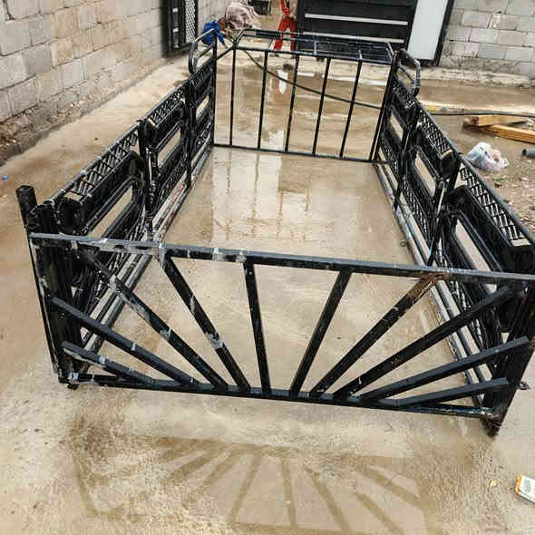 السلام عليكم للبيع محجر كيه خليجي السعر ٥٠٠  الف العنوان واسط الموفقيه ***********
