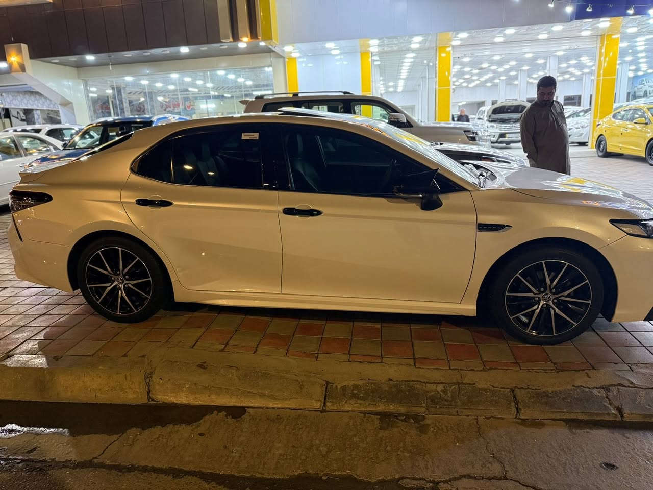 كامري موديل 2022 خليجي فول مواصفات ماشيه 90 سياره كفاله من صبغ تبديل فقط رصعه بل باب خلفي سياره بس بانزين فقط مكاني فلوجه سعر 238 بيها مجال بصيط ***********
