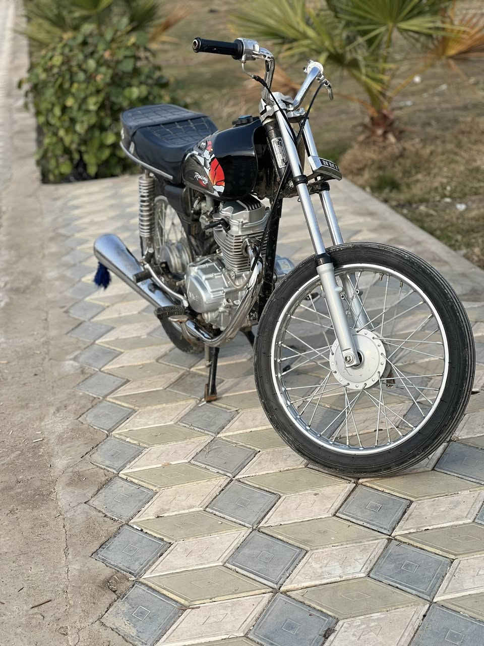 البيع سعر هله الذ رقم***********شوفت عينك دراجه ماناقصه شي ولمكينه مفتوحه مدله ولفات ولموشراي لا يخابر
